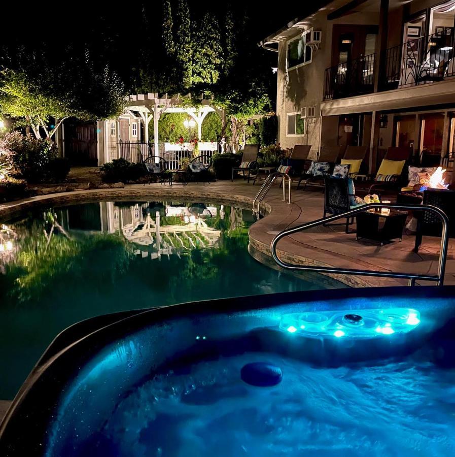 A Vista Villa Couples Retreat Келоуна Екстер'єр фото